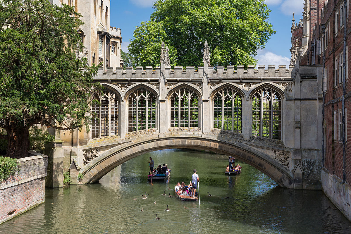 Bridge_of_Sighs,_St_John's_College,_Cambridge,_UK_-_Diliff