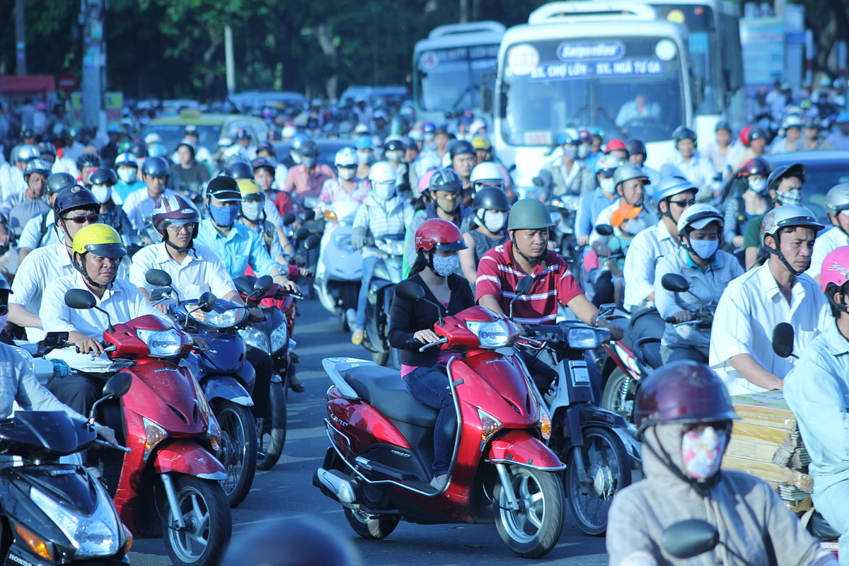 1200px-Overpopulation_in_Hồ_Chí_Minh_City,_Vietnam